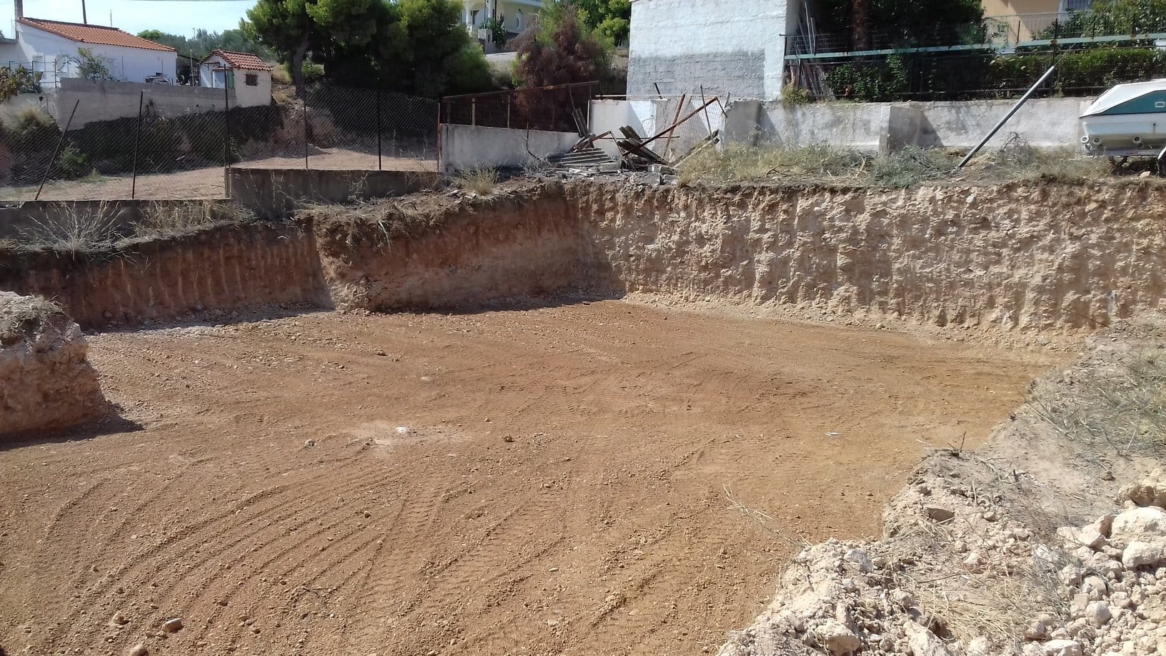 Διώροφη Οικοδομή με Υπόγειο (Μια Κατοικία)